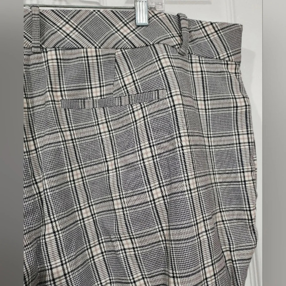 Ava & Viv Cream Plaid High Rise Tapered Ankle Pants in Size 22 - Picture 9 of 14